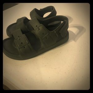 Toddler Old navy Sandals 6c